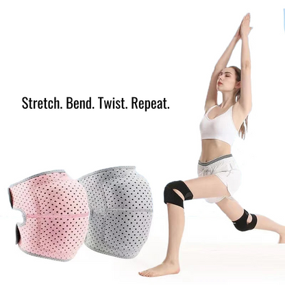 Photo of a female dancer performing a stretching pose wearing open-back knee pads, demonstrating flexibility, strength, and the knee pads’ perfect fit during movement.